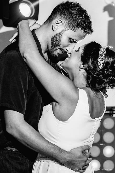 mariana assis, dia da noiva, loubg mariana assis, acic, casamento no acic, shamah flores, buque rosa, ursinho para daminha, daminha com urso, alianças no urso, vestido de noiva, fabiana e julio, fotografia de casamento, azahoo, terno azul'