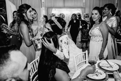 mariana assis, dia da noiva, loubg mariana assis, acic, casamento no acic, shamah flores, buque rosa, ursinho para daminha, daminha com urso, alianças no urso, vestido de noiva, fabiana e julio, fotografia de casamento, azahoo, terno azul'