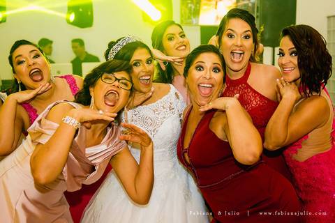 mariana assis, dia da noiva, loubg mariana assis, acic, casamento no acic, shamah flores, buque rosa, ursinho para daminha, daminha com urso, alianças no urso, vestido de noiva, fabiana e julio, fotografia de casamento, azahoo, terno azul'