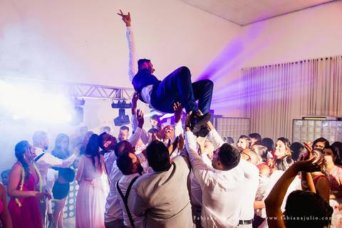 mariana assis, dia da noiva, loubg mariana assis, acic, casamento no acic, shamah flores, buque rosa, ursinho para daminha, daminha com urso, alianças no urso, vestido de noiva, fabiana e julio, fotografia de casamento, azahoo, terno azul'