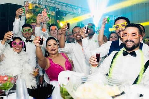 mariana assis, dia da noiva, loubg mariana assis, acic, casamento no acic, shamah flores, buque rosa, ursinho para daminha, daminha com urso, alianças no urso, vestido de noiva, fabiana e julio, fotografia de casamento, azahoo, terno azul'