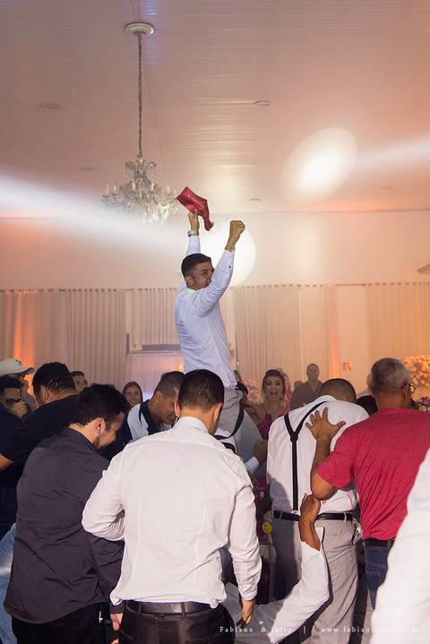 mariana assis, dia da noiva, loubg mariana assis, acic, casamento no acic, shamah flores, buque rosa, ursinho para daminha, daminha com urso, alianças no urso, vestido de noiva, fabiana e julio, fotografia de casamento, azahoo, terno azul'