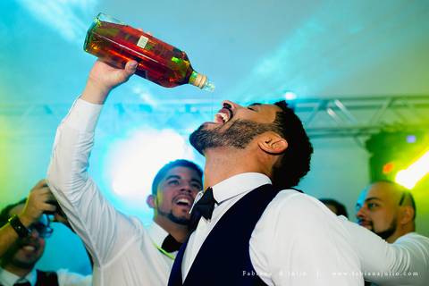 mariana assis, dia da noiva, loubg mariana assis, acic, casamento no acic, shamah flores, buque rosa, ursinho para daminha, daminha com urso, alianças no urso, vestido de noiva, fabiana e julio, fotografia de casamento, azahoo, terno azul'