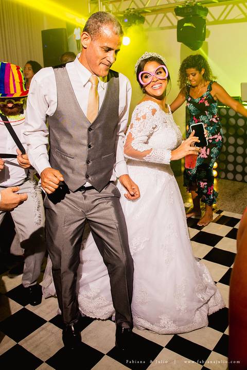 mariana assis, dia da noiva, loubg mariana assis, acic, casamento no acic, shamah flores, buque rosa, ursinho para daminha, daminha com urso, alianças no urso, vestido de noiva, fabiana e julio, fotografia de casamento, azahoo, terno azul'