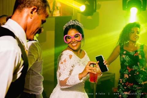 mariana assis, dia da noiva, loubg mariana assis, acic, casamento no acic, shamah flores, buque rosa, ursinho para daminha, daminha com urso, alianças no urso, vestido de noiva, fabiana e julio, fotografia de casamento, azahoo, terno azul'