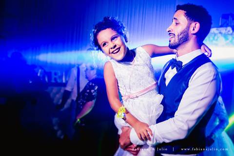 mariana assis, dia da noiva, loubg mariana assis, acic, casamento no acic, shamah flores, buque rosa, ursinho para daminha, daminha com urso, alianças no urso, vestido de noiva, fabiana e julio, fotografia de casamento, azahoo, terno azul'