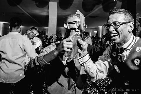 shape, dia da noiva, dia do noiva, casamento no saldanha da gama, casamento na igreja catedral, bruno brum films, dia do noivo na barbearia, fabiana e julio, fotografia para sempre, casamento em santos, RF buufet, juliana martins assessora.'