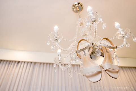 saldanha da gama, buque de rosas, make by clau duarte, dia da noiva clau duarte, santos maison, penteado de noiva, noivo de terno azul, casamento no coração de maria, fabiana e julio, fotografia para sempre, casamento, fotogradia de casamento.saldanha da '