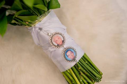 saldanha da gama, buque de rosas, make by clau duarte, dia da noiva clau duarte, santos maison, penteado de noiva, noivo de terno azul, casamento no coração de maria, fabiana e julio, fotografia para sempre, casamento, fotogradia de casamento.'