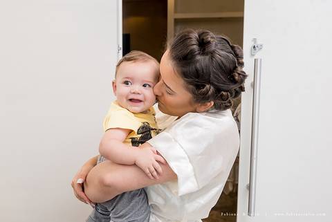saldanha da gama, buque de rosas, make by clau duarte, dia da noiva clau duarte, santos maison, penteado de noiva, noivo de terno azul, casamento no coração de maria, fabiana e julio, fotografia para sempre, casamento, fotogradia de casamento.'