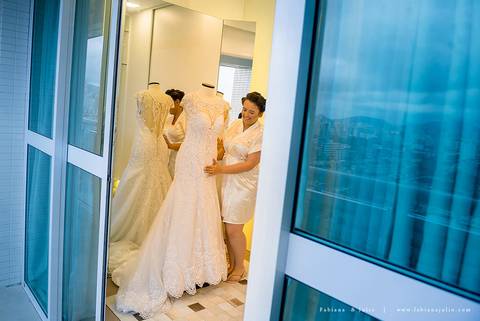 saldanha da gama, buque de rosas, make by clau duarte, dia da noiva clau duarte, santos maison, penteado de noiva, noivo de terno azul, casamento no coração de maria, fabiana e julio, fotografia para sempre, casamento, fotogradia de casamento.'