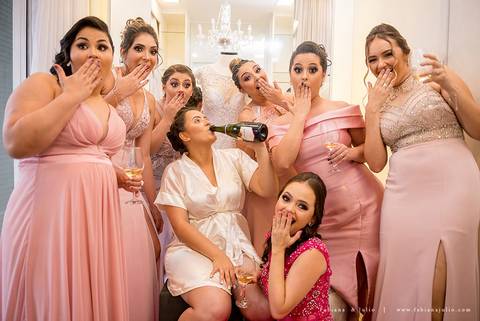 saldanha da gama, buque de rosas, make by clau duarte, dia da noiva clau duarte, santos maison, penteado de noiva, noivo de terno azul, casamento no coração de maria, fabiana e julio, fotografia para sempre, casamento, fotogradia de casamento.saldanha da '