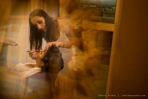 saldanha da gama, buque de rosas, make by clau duarte, dia da noiva clau duarte, santos maison, penteado de noiva, noivo de terno azul, casamento no coração de maria, fabiana e julio, fotografia para sempre, casamento, fotogradia de casamento.'