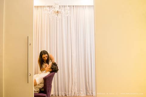 saldanha da gama, buque de rosas, make by clau duarte, dia da noiva clau duarte, santos maison, penteado de noiva, noivo de terno azul, casamento no coração de maria, fabiana e julio, fotografia para sempre, casamento, fotogradia de casamento.'