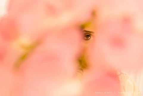 saldanha da gama, buque de rosas, make by clau duarte, dia da noiva clau duarte, santos maison, penteado de noiva, noivo de terno azul, casamento no coração de maria, fabiana e julio, fotografia para sempre, casamento, fotogradia de casamento.'