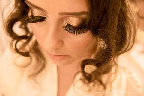 saldanha da gama, buque de rosas, make by clau duarte, dia da noiva clau duarte, santos maison, penteado de noiva, noivo de terno azul, casamento no coração de maria, fabiana e julio, fotografia para sempre, casamento, fotogradia de casamento.'