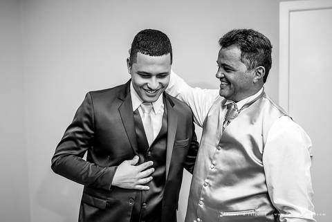 saldanha da gama, buque de rosas, make by clau duarte, dia da noiva clau duarte, santos maison, penteado de noiva, noivo de terno azul, casamento no coração de maria, fabiana e julio, fotografia para sempre, casamento, fotogradia de casamento.'