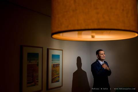 saldanha da gama, buque de rosas, make by clau duarte, dia da noiva clau duarte, santos maison, penteado de noiva, noivo de terno azul, casamento no coração de maria, fabiana e julio, fotografia para sempre, casamento, fotogradia de casamento.'