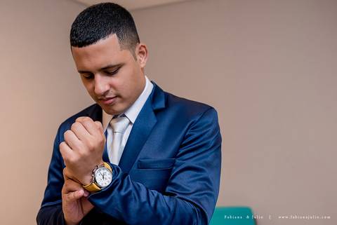 saldanha da gama, buque de rosas, make by clau duarte, dia da noiva clau duarte, santos maison, penteado de noiva, noivo de terno azul, casamento no coração de maria, fabiana e julio, fotografia para sempre, casamento, fotogradia de casamento.'