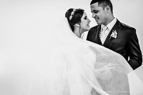 saldanha da gama, buque de rosas, make by clau duarte, dia da noiva clau duarte, santos maison, penteado de noiva, noivo de terno azul, casamento no coração de maria, fabiana e julio, fotografia para sempre, casamento, fotogradia de casamento.'