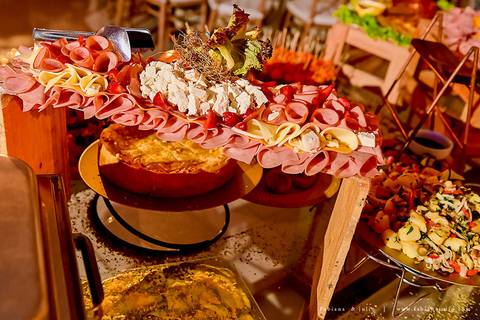 saldanha da gama, buque de rosas, make by clau duarte, dia da noiva clau duarte, santos maison, penteado de noiva, noivo de terno azul, casamento no coração de maria, fabiana e julio, fotografia para sempre, casamento, fotogradia de casamento.'