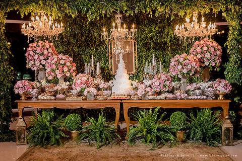 saldanha da gama, buque de rosas, make by clau duarte, dia da noiva clau duarte, santos maison, penteado de noiva, noivo de terno azul, casamento no coração de maria, fabiana e julio, fotografia para sempre, casamento, fotogradia de casamento.'