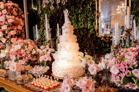 saldanha da gama, buque de rosas, make by clau duarte, dia da noiva clau duarte, santos maison, penteado de noiva, noivo de terno azul, casamento no coração de maria, fabiana e julio, fotografia para sempre, casamento, fotogradia de casamento.'