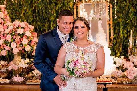 saldanha da gama, buque de rosas, make by clau duarte, dia da noiva clau duarte, santos maison, penteado de noiva, noivo de terno azul, casamento no coração de maria, fabiana e julio, fotografia para sempre, casamento, fotogradia de casamento.'