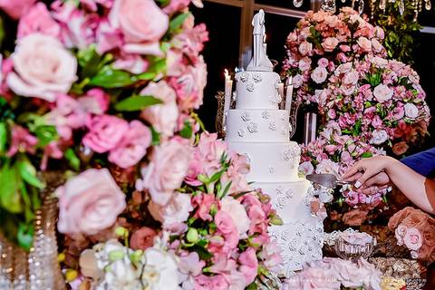 saldanha da gama, buque de rosas, make by clau duarte, dia da noiva clau duarte, santos maison, penteado de noiva, noivo de terno azul, casamento no coração de maria, fabiana e julio, fotografia para sempre, casamento, fotogradia de casamento.'
