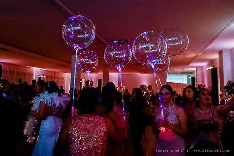 saldanha da gama, buque de rosas, make by clau duarte, dia da noiva clau duarte, santos maison, penteado de noiva, noivo de terno azul, casamento no coração de maria, fabiana e julio, fotografia para sempre, casamento, fotogradia de casamento.'