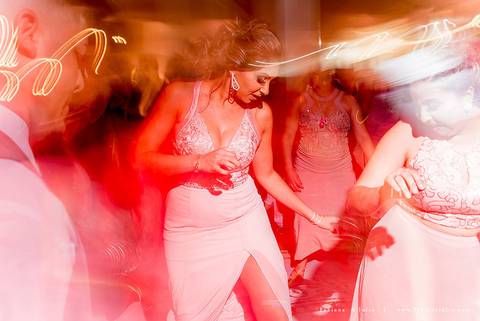 saldanha da gama, buque de rosas, make by clau duarte, dia da noiva clau duarte, santos maison, penteado de noiva, noivo de terno azul, casamento no coração de maria, fabiana e julio, fotografia para sempre, casamento, fotogradia de casamento.'