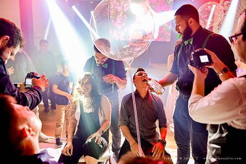 saldanha da gama, buque de rosas, make by clau duarte, dia da noiva clau duarte, santos maison, penteado de noiva, noivo de terno azul, casamento no coração de maria, fabiana e julio, fotografia para sempre, casamento, fotogradia de casamento.'