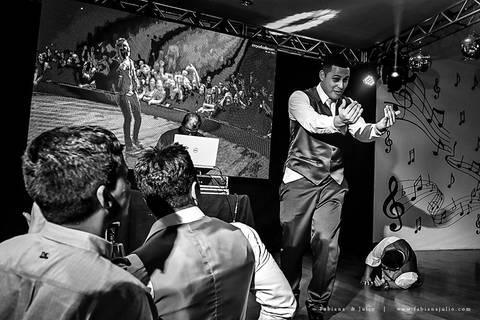 saldanha da gama, buque de rosas, make by clau duarte, dia da noiva clau duarte, santos maison, penteado de noiva, noivo de terno azul, casamento no coração de maria, fabiana e julio, fotografia para sempre, casamento, fotogradia de casamento.'