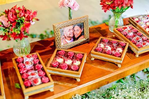 casamento, vestido de noiva, dia da noiva, dia do noivo, buffet maravale, praia grande, decoração rosa vermlho e brando, noivo de terno azul, letras iluminadas, suculentas para casamento, madrinhas de rosa, aline makeup, vé e gravata'