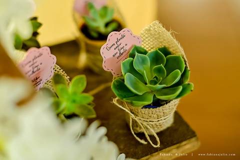 casamento, vestido de noiva, dia da noiva, dia do noivo, buffet maravale, praia grande, decoração rosa vermlho e brando, noivo de terno azul, letras iluminadas, suculentas para casamento, madrinhas de rosa, aline makeup, vé e gravata'