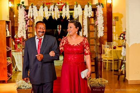 casamento, vestido de noiva, dia da noiva, dia do noivo, buffet maravale, praia grande, decoração rosa vermlho e brando, noivo de terno azul, letras iluminadas, suculentas para casamento, madrinhas de rosa, aline makeup, vé e gravata'