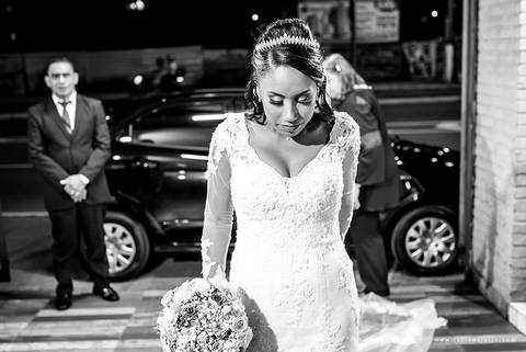 casamento, vestido de noiva, dia da noiva, dia do noivo, buffet maravale, praia grande, decoração rosa vermlho e brando, noivo de terno azul, letras iluminadas, suculentas para casamento, madrinhas de rosa, aline makeup, vé e gravata'