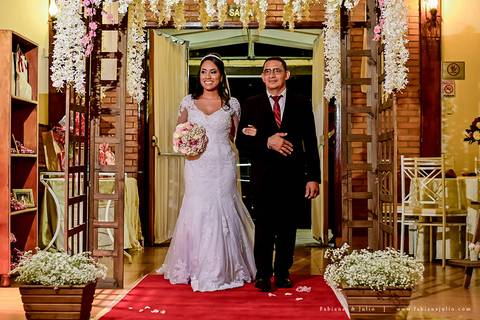 casamento, vestido de noiva, dia da noiva, dia do noivo, buffet maravale, praia grande, decoração rosa vermlho e brando, noivo de terno azul, letras iluminadas, suculentas para casamento, madrinhas de rosa, aline makeup, vé e gravata'