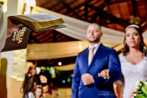 casamento, vestido de noiva, dia da noiva, dia do noivo, buffet maravale, praia grande, decoração rosa vermlho e brando, noivo de terno azul, letras iluminadas, suculentas para casamento, madrinhas de rosa, aline makeup, vé e gravata'