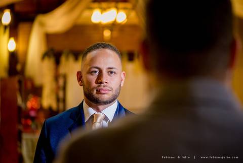 casamento, vestido de noiva, dia da noiva, dia do noivo, buffet maravale, praia grande, decoração rosa vermlho e brando, noivo de terno azul, letras iluminadas, suculentas para casamento, madrinhas de rosa, aline makeup, vé e gravata'