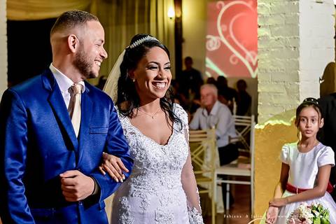 casamento, vestido de noiva, dia da noiva, dia do noivo, buffet maravale, praia grande, decoração rosa vermlho e brando, noivo de terno azul, letras iluminadas, suculentas para casamento, madrinhas de rosa, aline makeup, vé e gravata'