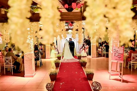 casamento, vestido de noiva, dia da noiva, dia do noivo, buffet maravale, praia grande, decoração rosa vermlho e brando, noivo de terno azul, letras iluminadas, suculentas para casamento, madrinhas de rosa, aline makeup, vé e gravata'