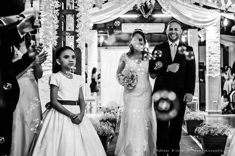 casamento, vestido de noiva, dia da noiva, dia do noivo, buffet maravale, praia grande, decoração rosa vermlho e brando, noivo de terno azul, letras iluminadas, suculentas para casamento, madrinhas de rosa, aline makeup, vé e gravata'