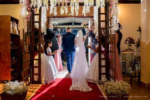 casamento, vestido de noiva, dia da noiva, dia do noivo, buffet maravale, praia grande, decoração rosa vermlho e brando, noivo de terno azul, letras iluminadas, suculentas para casamento, madrinhas de rosa, aline makeup, vé e gravata'