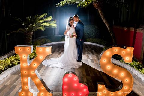 casamento, vestido de noiva, dia da noiva, dia do noivo, buffet maravale, praia grande, decoração rosa vermlho e brando, noivo de terno azul, letras iluminadas, suculentas para casamento, madrinhas de rosa, aline makeup, vé e gravata'