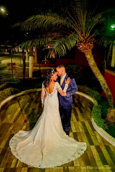 casamento, vestido de noiva, dia da noiva, dia do noivo, buffet maravale, praia grande, decoração rosa vermlho e brando, noivo de terno azul, letras iluminadas, suculentas para casamento, madrinhas de rosa, aline makeup, vé e gravata'