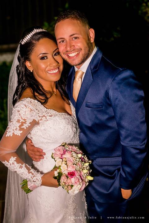 casamento, vestido de noiva, dia da noiva, dia do noivo, buffet maravale, praia grande, decoração rosa vermlho e brando, noivo de terno azul, letras iluminadas, suculentas para casamento, madrinhas de rosa, aline makeup, vé e gravata'