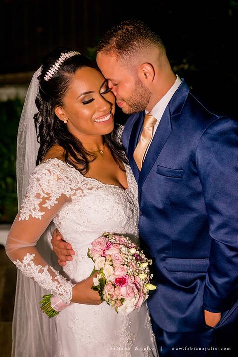 casamento, vestido de noiva, dia da noiva, dia do noivo, buffet maravale, praia grande, decoração rosa vermlho e brando, noivo de terno azul, letras iluminadas, suculentas para casamento, madrinhas de rosa, aline makeup, vé e gravata'