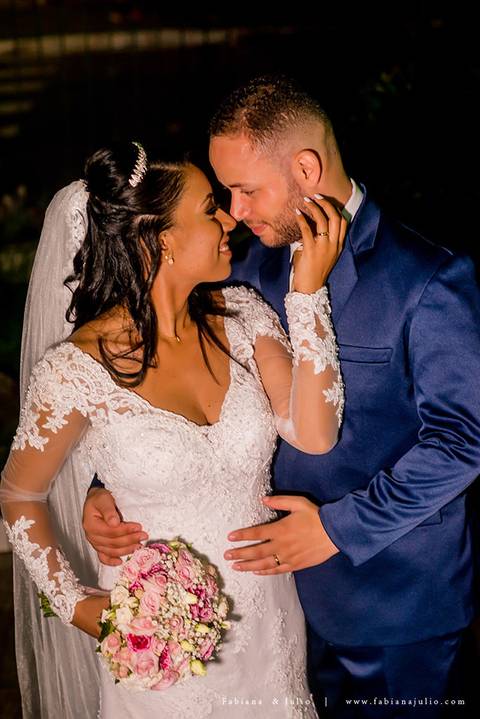 casamento, vestido de noiva, dia da noiva, dia do noivo, buffet maravale, praia grande, decoração rosa vermlho e brando, noivo de terno azul, letras iluminadas, suculentas para casamento, madrinhas de rosa, aline makeup, vé e gravata'