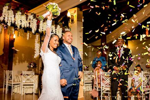 casamento, vestido de noiva, dia da noiva, dia do noivo, buffet maravale, praia grande, decoração rosa vermlho e brando, noivo de terno azul, letras iluminadas, suculentas para casamento, madrinhas de rosa, aline makeup, vé e gravata'